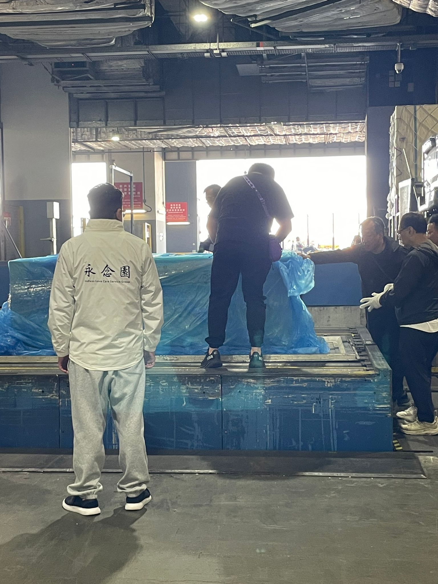 遺體運送, 遺體出入口, 遺體入口, 遺體出口